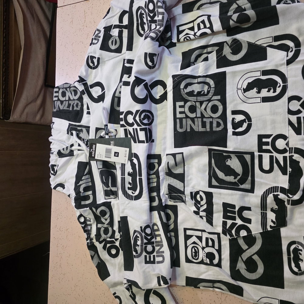 Ecko Unlimited Men's Black and White Graphic Shirt